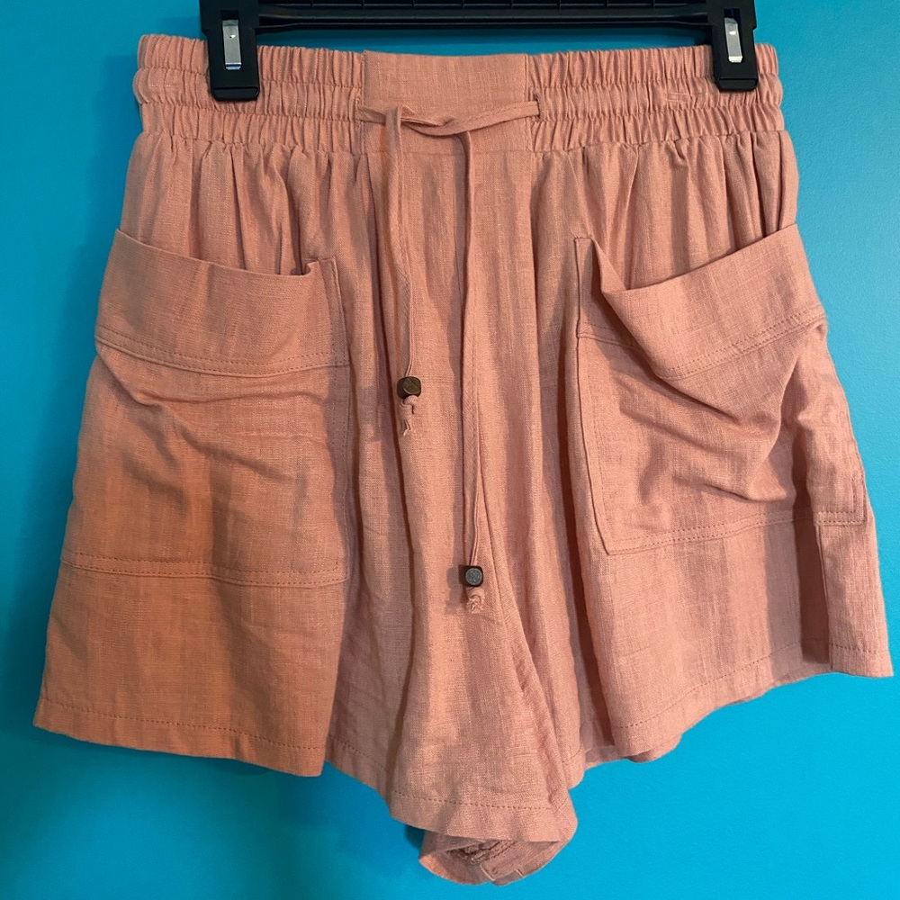 New In linen blend shorts size M